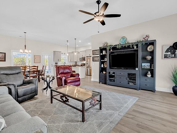 3rd image of 514 Cane Branch Rd.