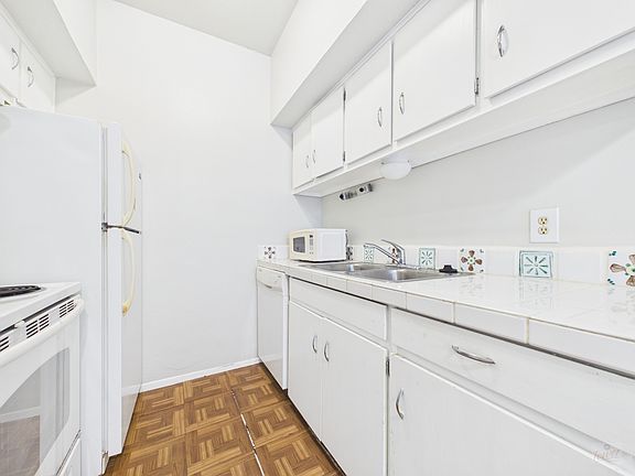 3rd image of 3316 Guadalupe St APT 201