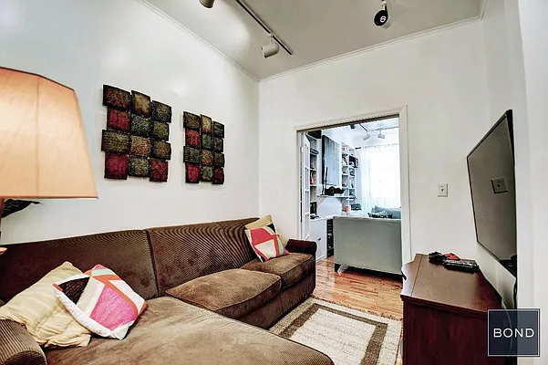 Rented by Bond New York | media 56