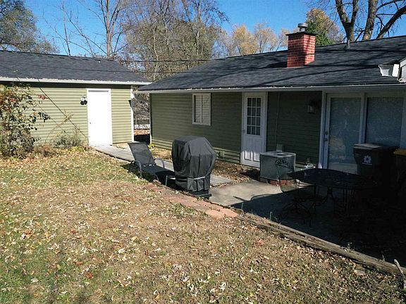 2nd image of 3221 N Meadow Ln