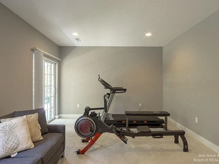 2563 W Towne St — Photo 21