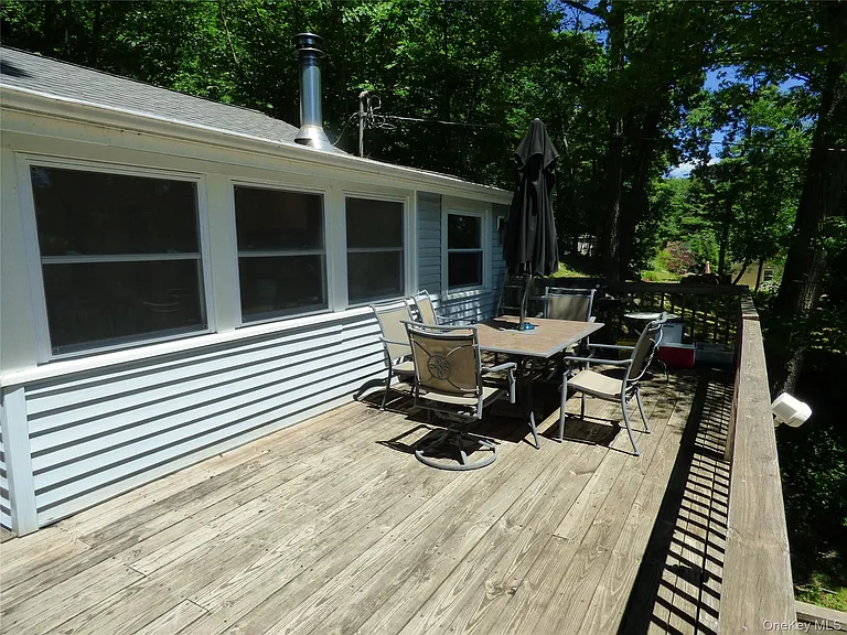 156 Brook Trl — Photo 1