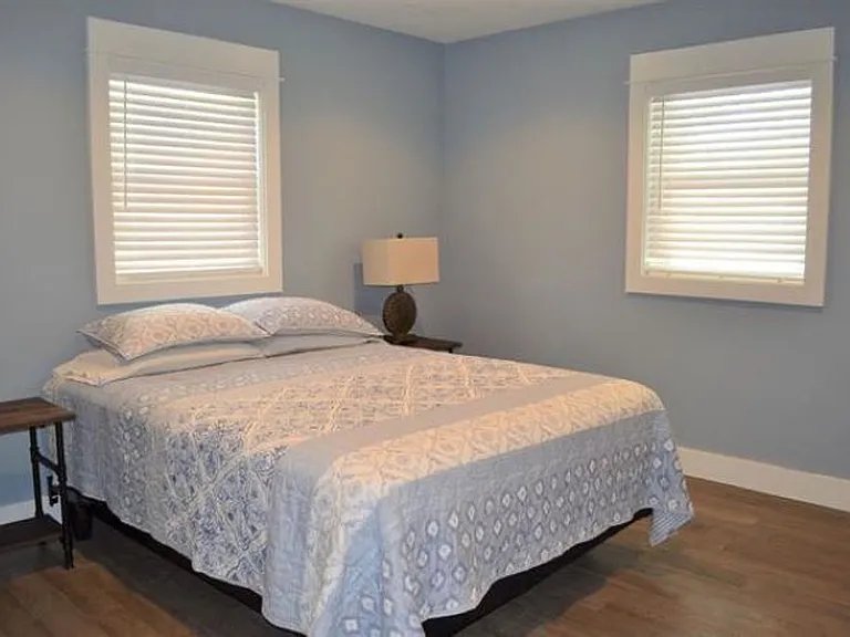 124 N Bryan Ave — Photo 9