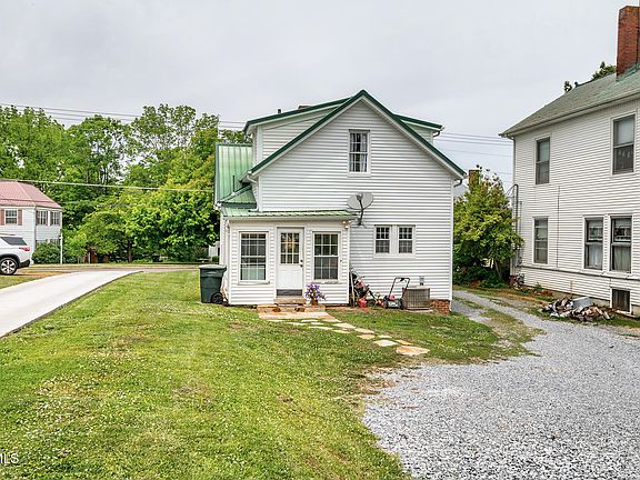5th image of 407 W Irish St