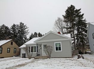 334 Hubbard Ave, Elgin, IL 60123