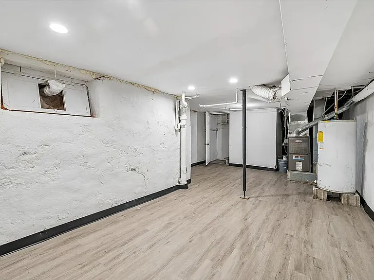 1110 Morton Ave — Photo 11