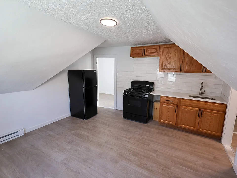 8 Colonial Ave #3