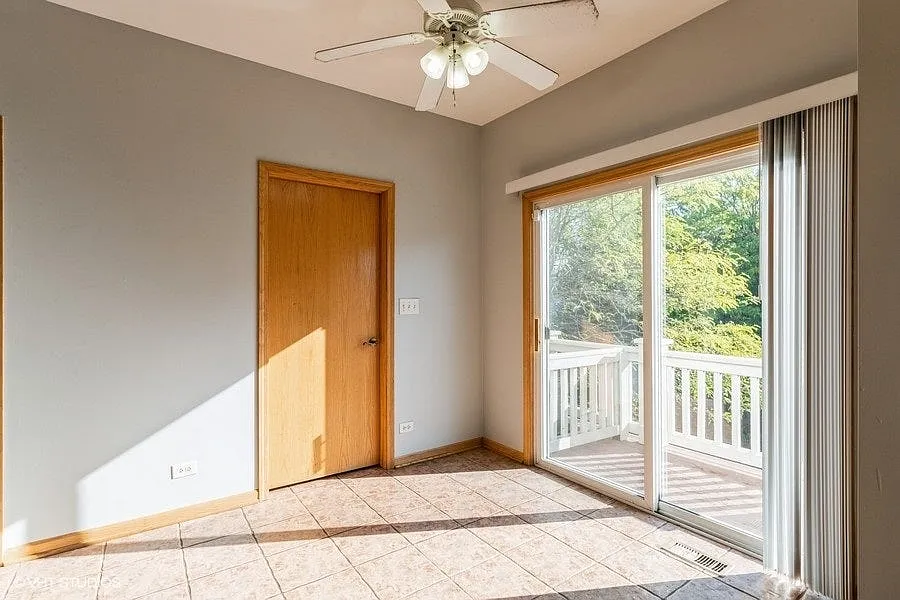 3 bed, 3.5 bath, 1650 sqft, $3,300 — Photo 4