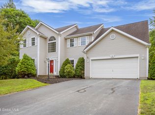 35 New Netherland Way, Halfmoon, NY 12065