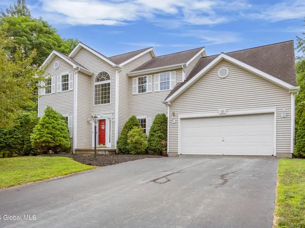35 New Netherland Way, Halfmoon, NY 12065