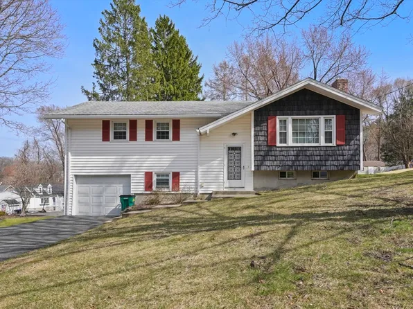 17 Ontario Dr, Hudson, MA 01749