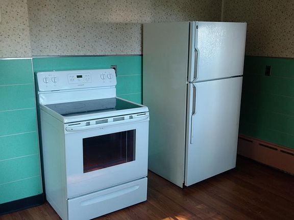 4th image of 10 N Spooner St