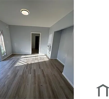 924 1/2 W 81st St — Photo 2