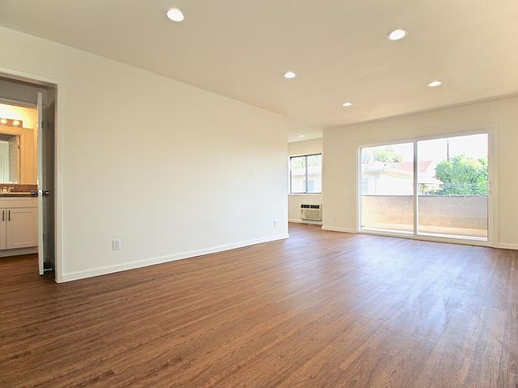 2nd image of 6140 Whitsett Ave APT 7