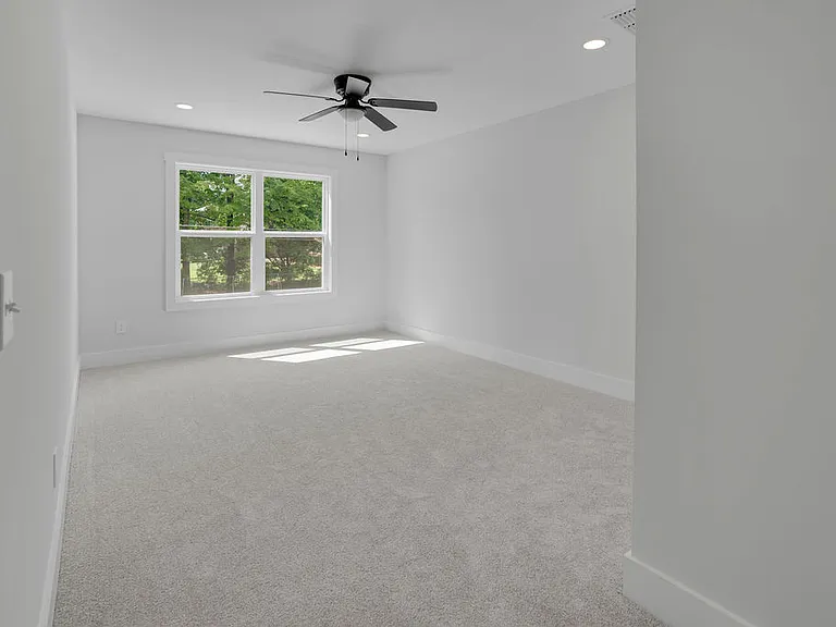 521 S Brady Ave — Photo 23