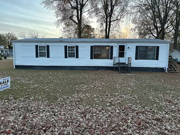 104 S Goldsboro St, Lucama, NC 27851