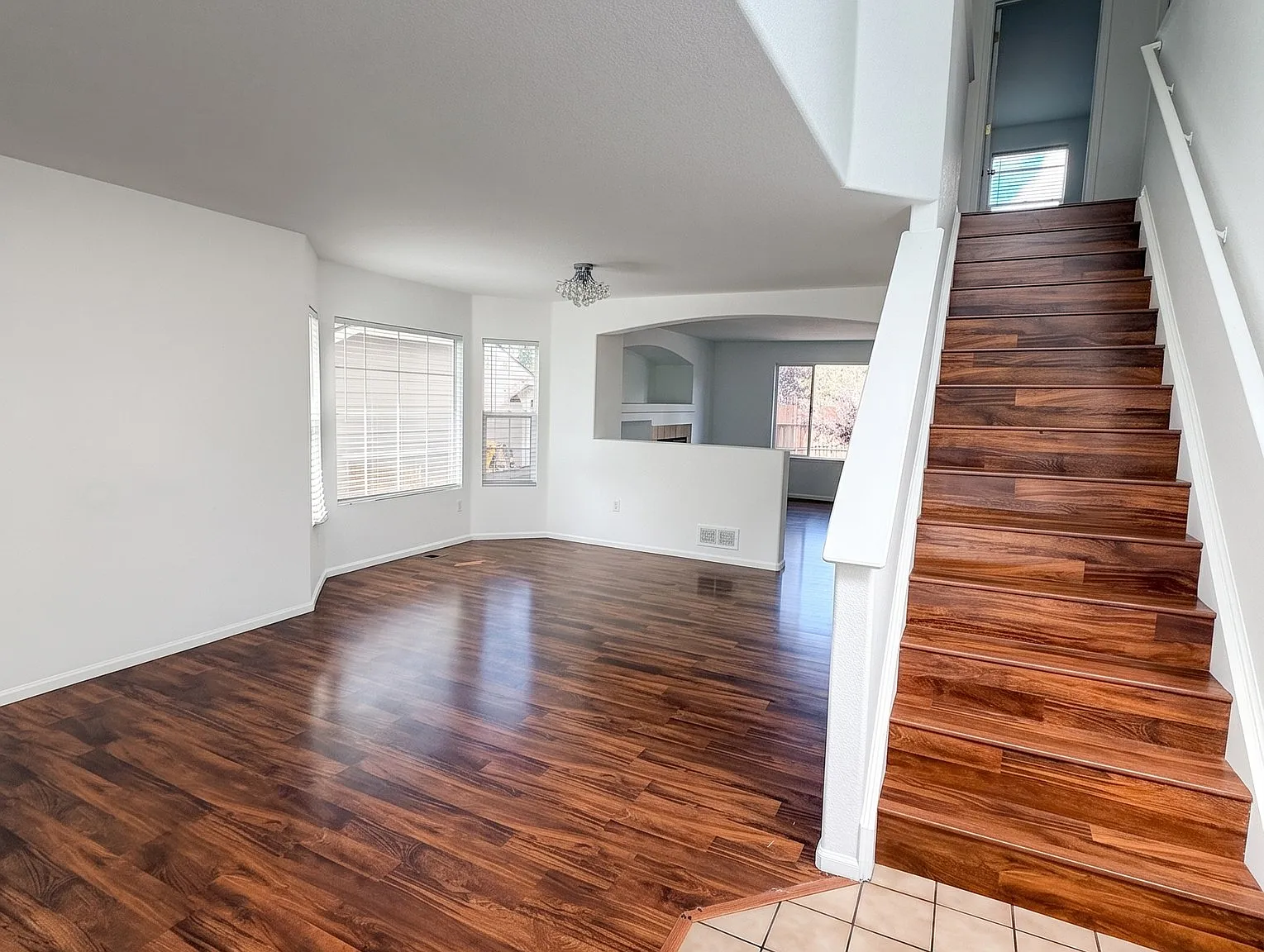 4 bed, 3.5 bath, 2750 sqft, $3,295 — Photo 4