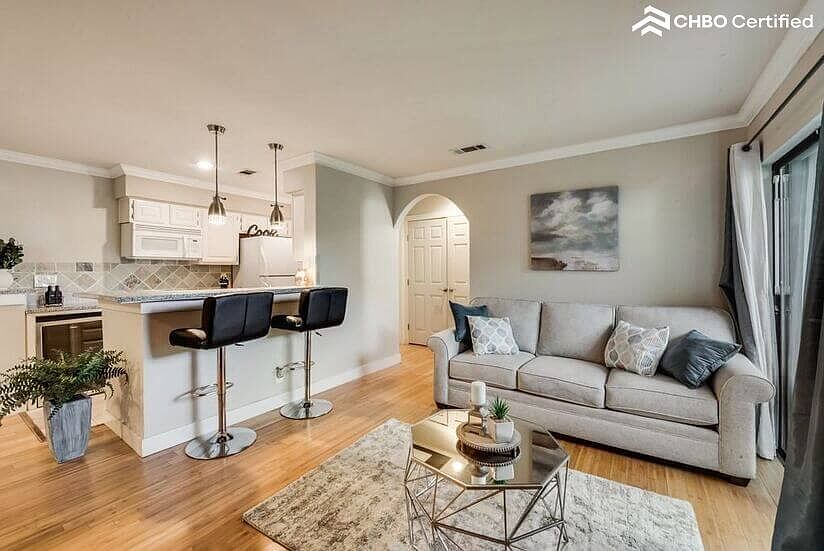 Fully Furnished condo in Alrlington Texas