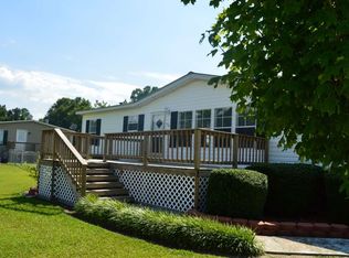 102 Meadow Farms Rd, Richlands, NC 28574
