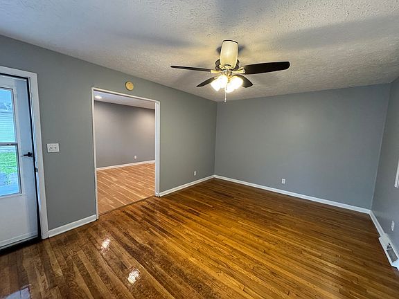 3rd image of 3243 W 52nd St