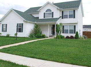 902 Lavender Dr, Savoy, IL 61874