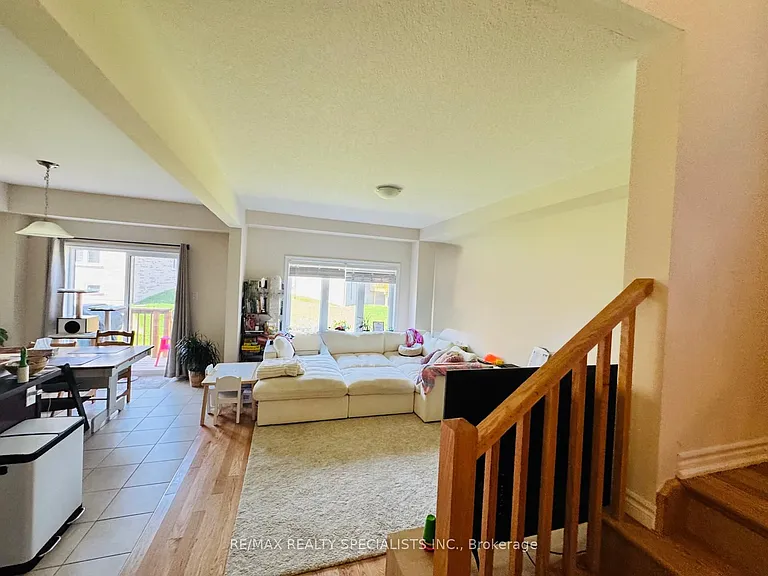 23 Dennis Ave — Photo 3