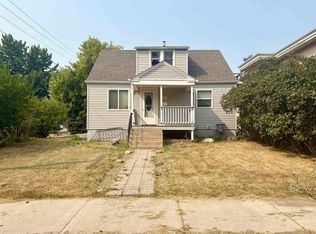 601 8th Ave NE, Minot, ND 58703