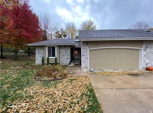 403 NW Timberbrooke Dr, Lees Summit, MO 64081