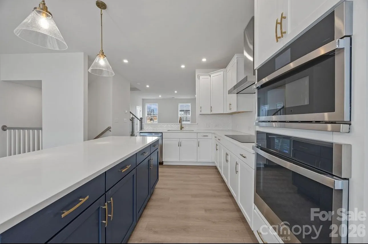 3 bed, 3.5 bath, 1913 sqft, $2,990 — Photo 1