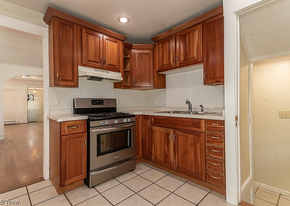 13th image of 1175 E 332nd St