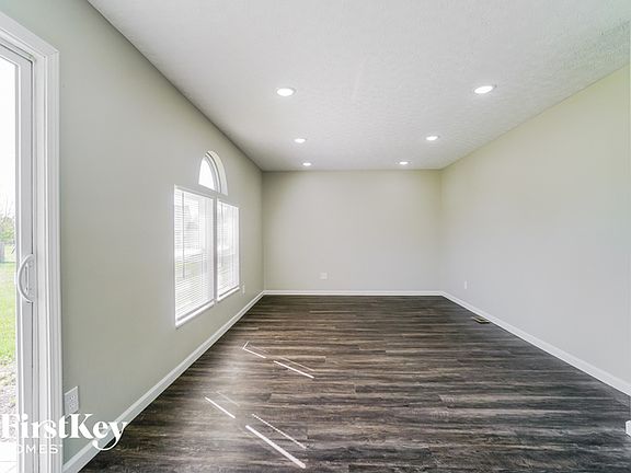 3rd image of 228 Strathsprey Dr
