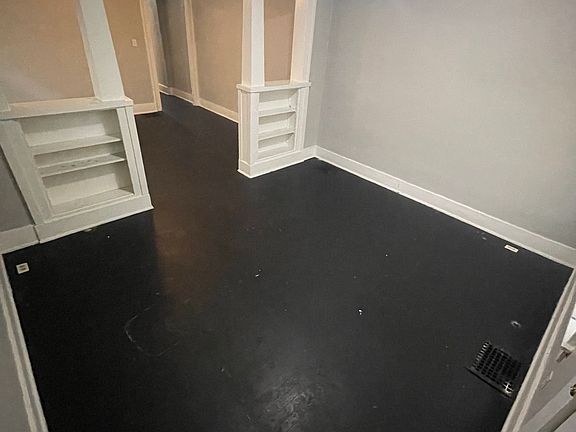 2nd image of 850 N Dearborn St