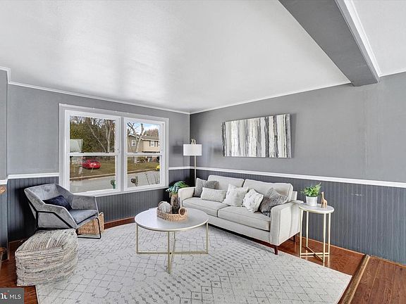 2nd image of 109 Maplewood Dr