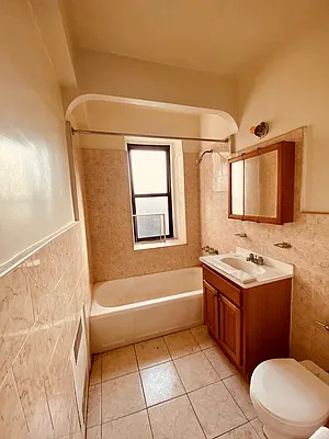 Rented by Zjama Realty Corp | media 25