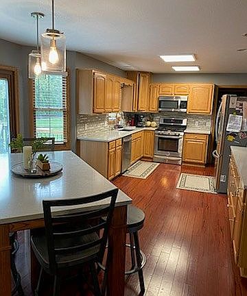 5th image of 84 Samantha Dr