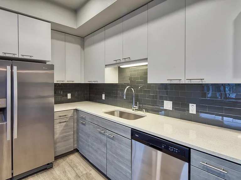 EVIVA Midtown Apartments — Photo 35