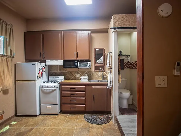 8369 Mount Vernon St #STUDIO — Photo 4