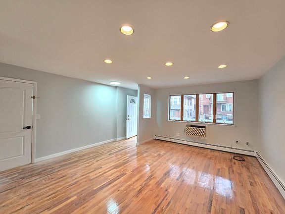 3rd image of 193 Bay 17 St #1