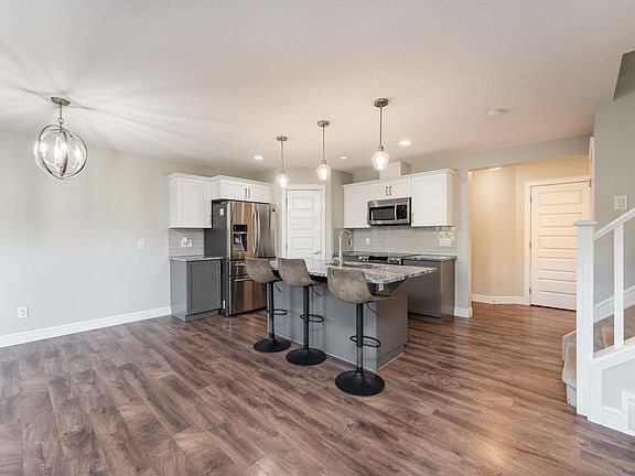 5th image of 3885 Robins Cres NW