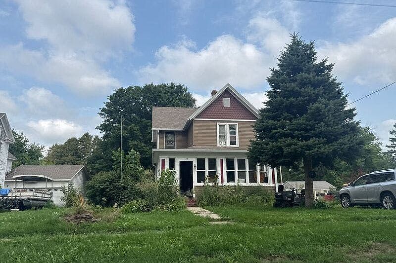 1st image of 109 E Cordelia St