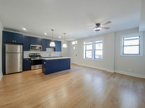 2nd image of 2028-10 W Montrose Ave #2A
