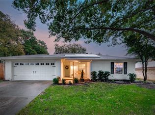 702 Parker Dr, Euless, TX 76039