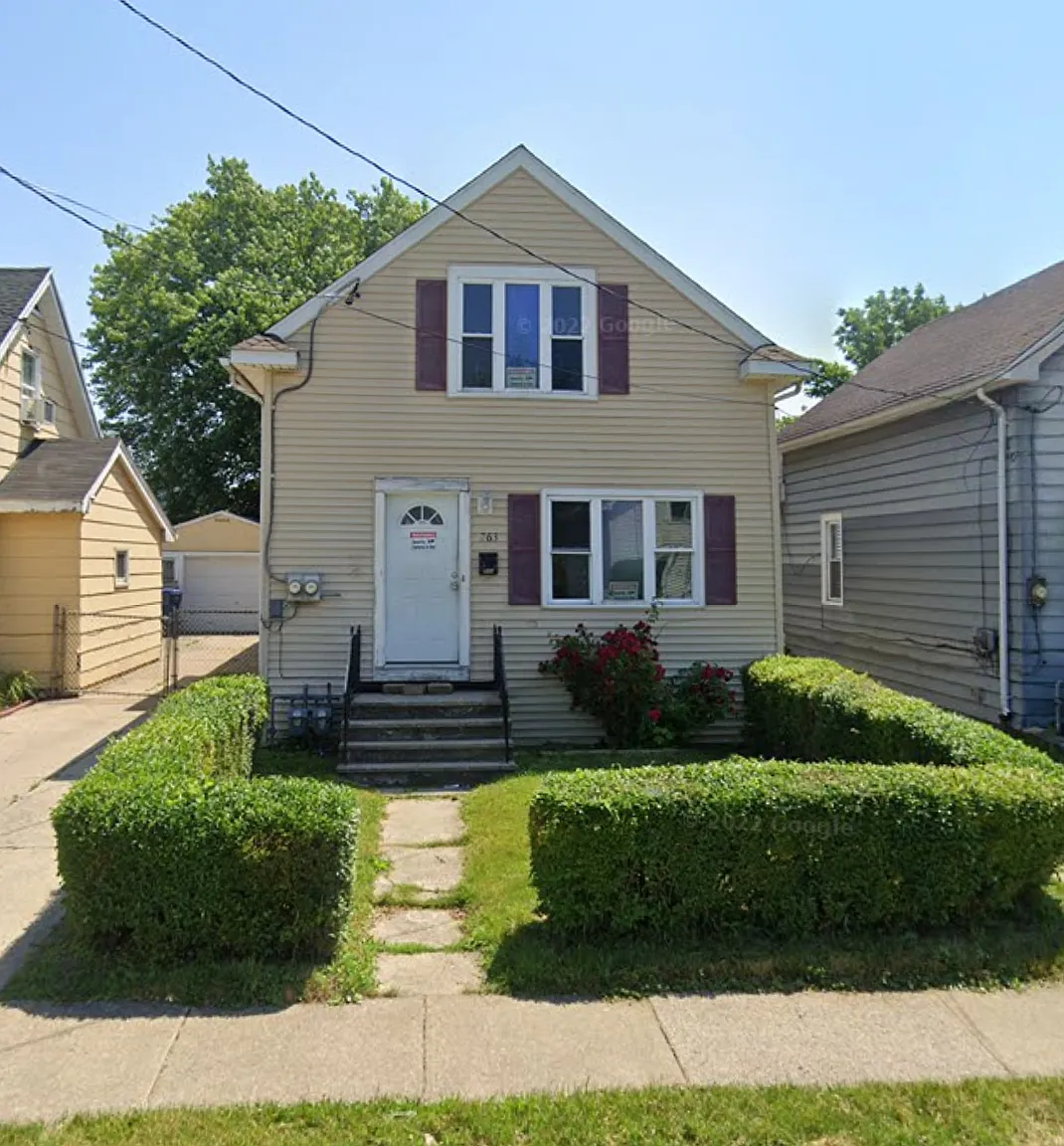 2 bed, $1,252 — Photo 2