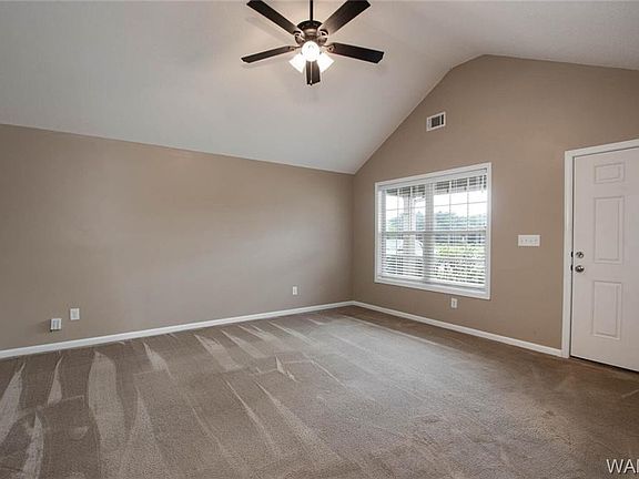 3rd image of 120 Bradford Cir