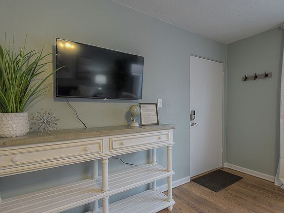 5th image of 4102-4110 Clark Ave #16210620