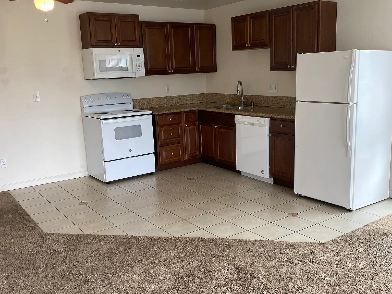 2 bed, 850 sqft, $3,100 — Photo 2