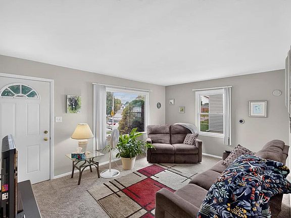 2nd image of 6829 W Arthur AVENUE