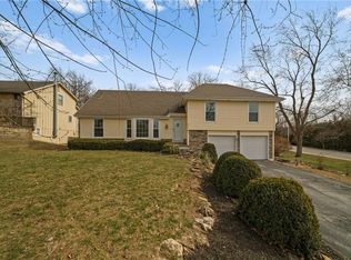 8211 Caenen Lake Rd, Lenexa, KS 66215