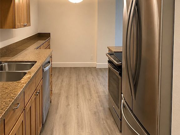 4th image of 1131 Alta Loma Rd APT 232