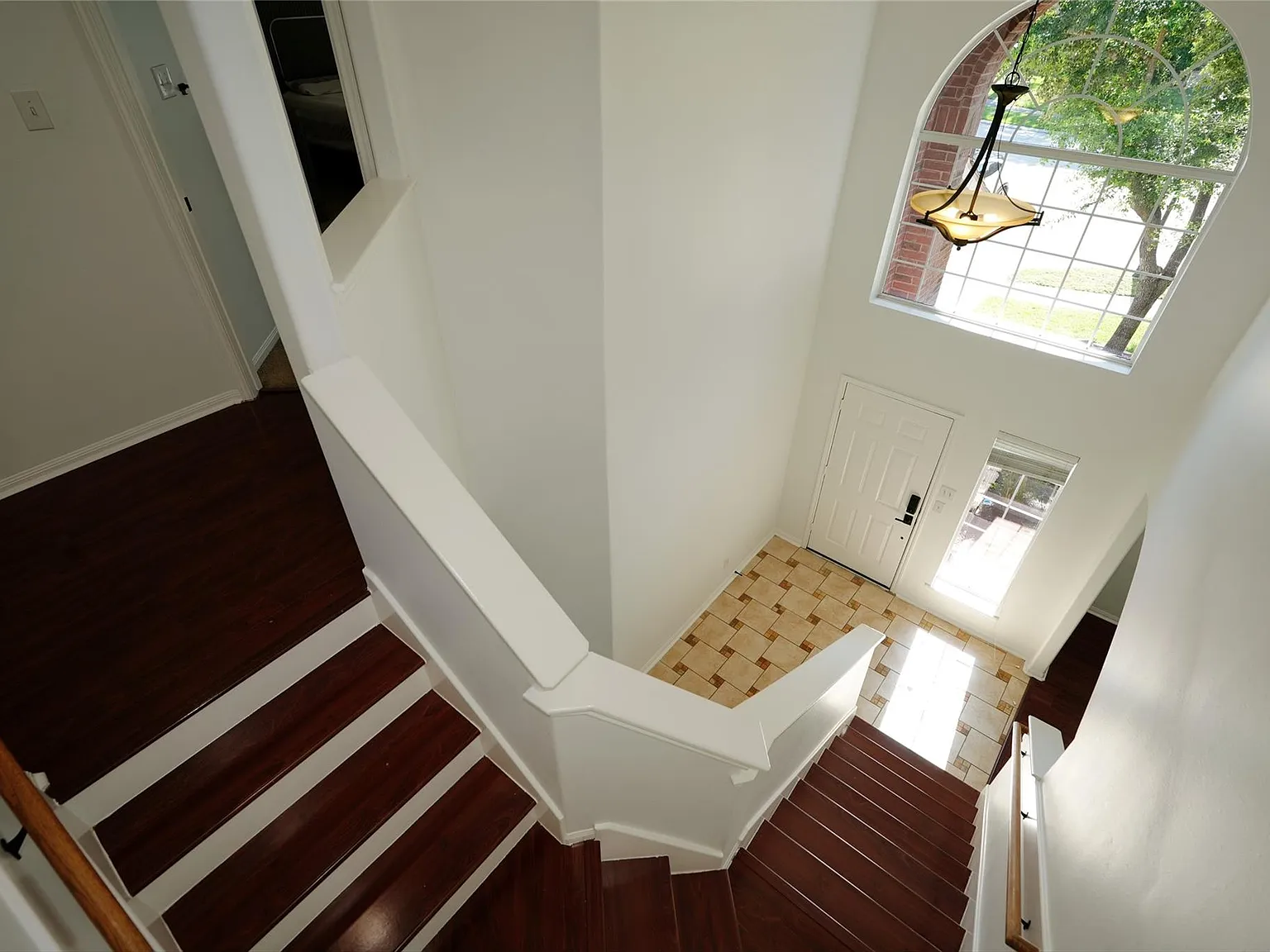 3 bed, 2.5 bath, 2176 sqft, $2,399 — Photo 2